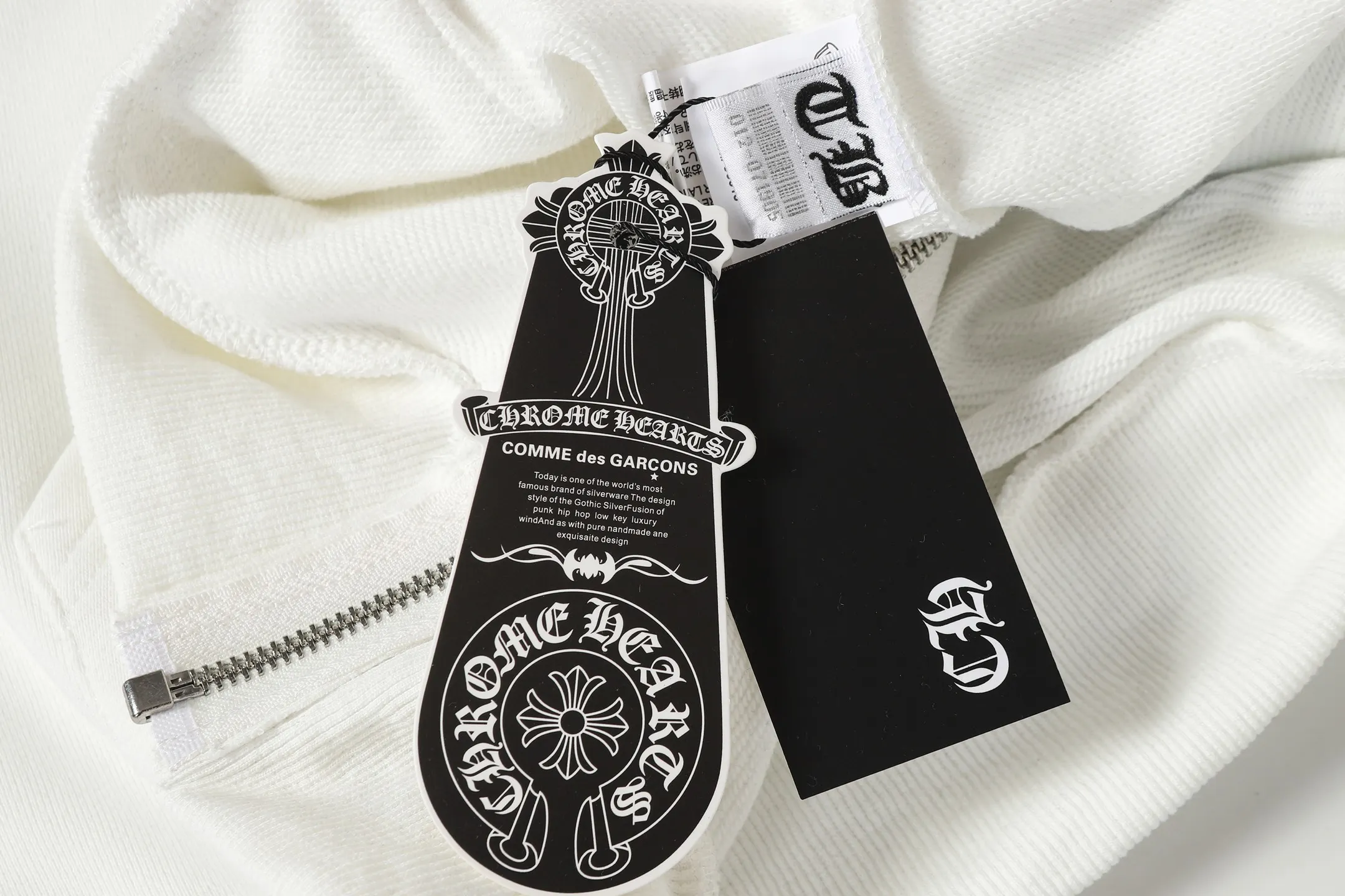 P260 02 cross-border model, please do not place an order if you pursue quality - Chrome Hearts/Chrome Hearts Horseshoe Sanskrit printed zipper sweatshirt cardigan jacket - High weight, high density and high quality. The wool is soft, delicate and skin-friendly. It feels soft and silky. It has excellent warmth and skin-friendly properties. - Custom-woven and dyed, no color difference. No matter the fabric or workmanship details, it beats the ordinary version on the market. - Hardware zipper accessories are all customized, full of details - Color: black white -Size: S M L XL